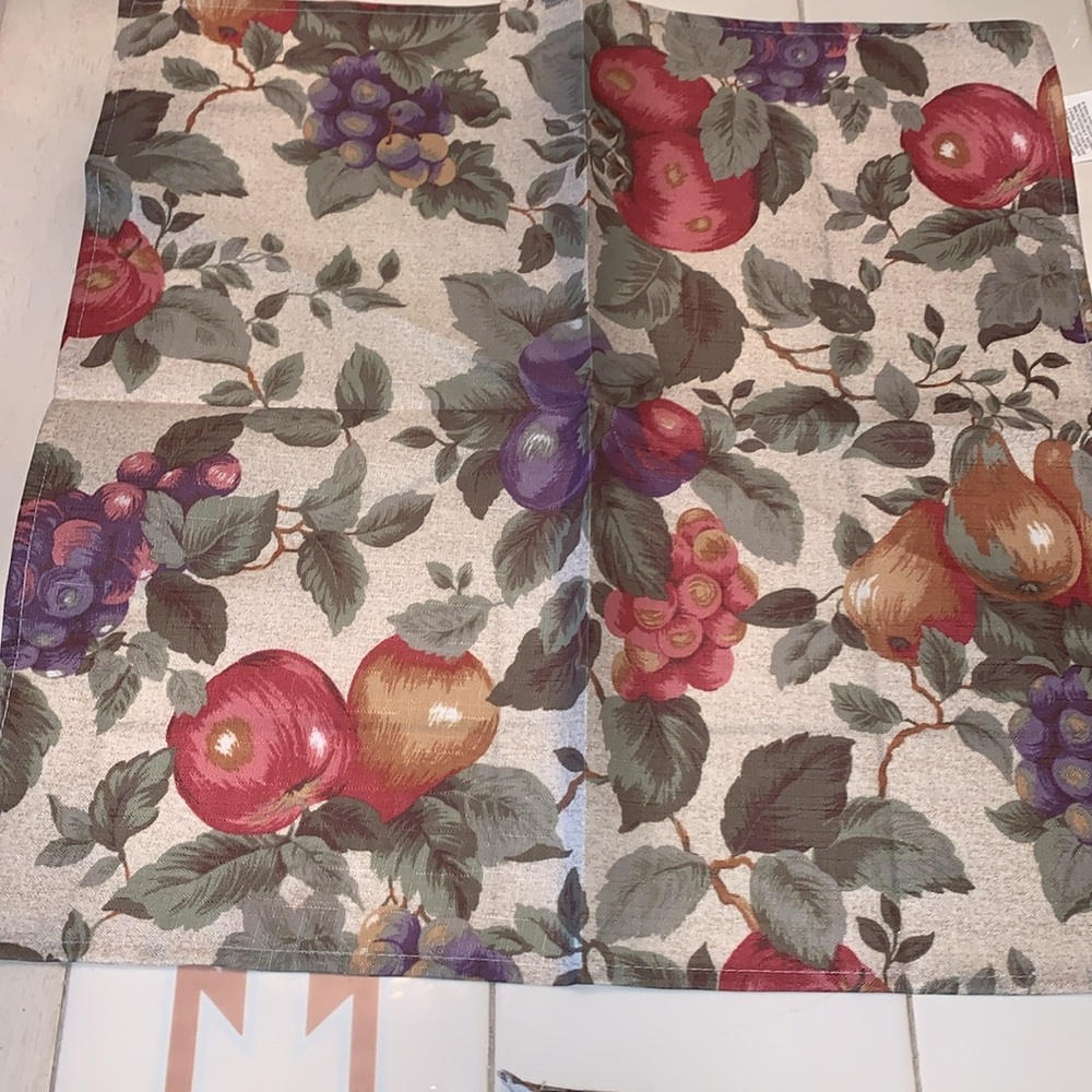 4 Sonoma rare vintage like new fruit design dinner napkins - Picture 6 of 8